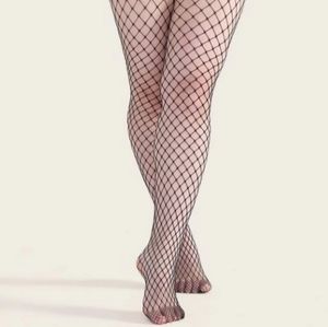 Plus Size Extra Stretch Fishnet Stockings in Black